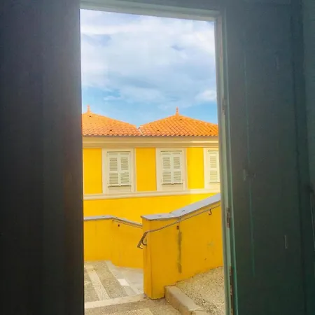 Old Town, 2 Bedrooms, 1 Living Room, Mezzanine With Bed Appartement *