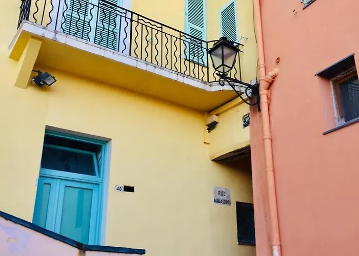 Old Town, 2 Bedrooms, 1 Living Room, Mezzanine With Bed * Ментона