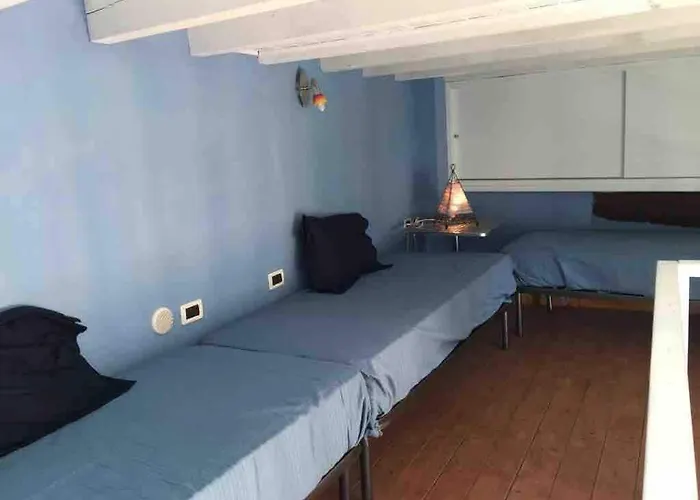 Old Town, 2 Bedrooms, 1 Living Room, Mezzanine With Bed مينتون