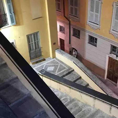 Old Town, 2 Bedrooms, 1 Living Room, Mezzanine With Bed Appartement *