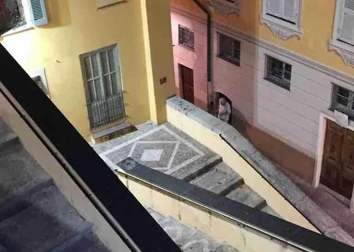 Old Town, 2 Bedrooms, 1 Living Room, Mezzanine With Bed Apartmán *